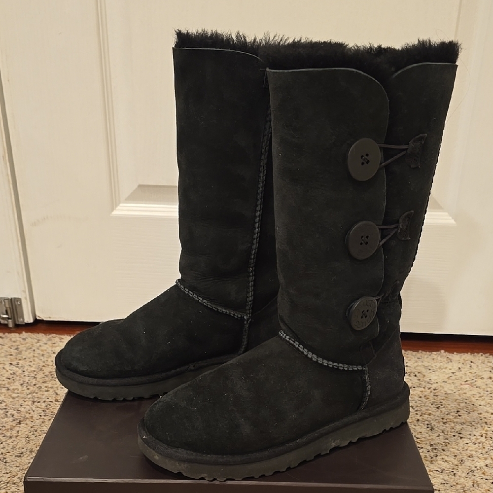 UGG Black Winter Boots with 3 buttons, Size 6.